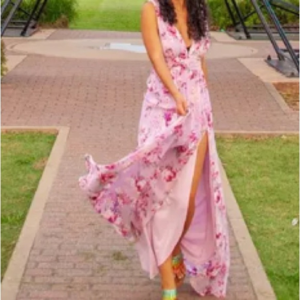 Lulu's Pink Sleeveless V-Neck Maxi Dress